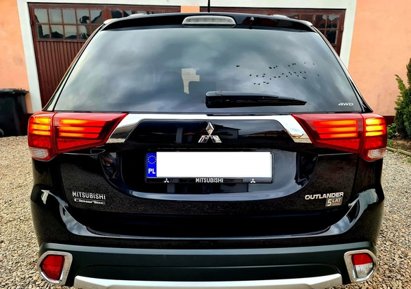 Mitsubishi Outlander cena 87900 przebieg: 100000, rok produkcji 2017 z Kielce małe 742